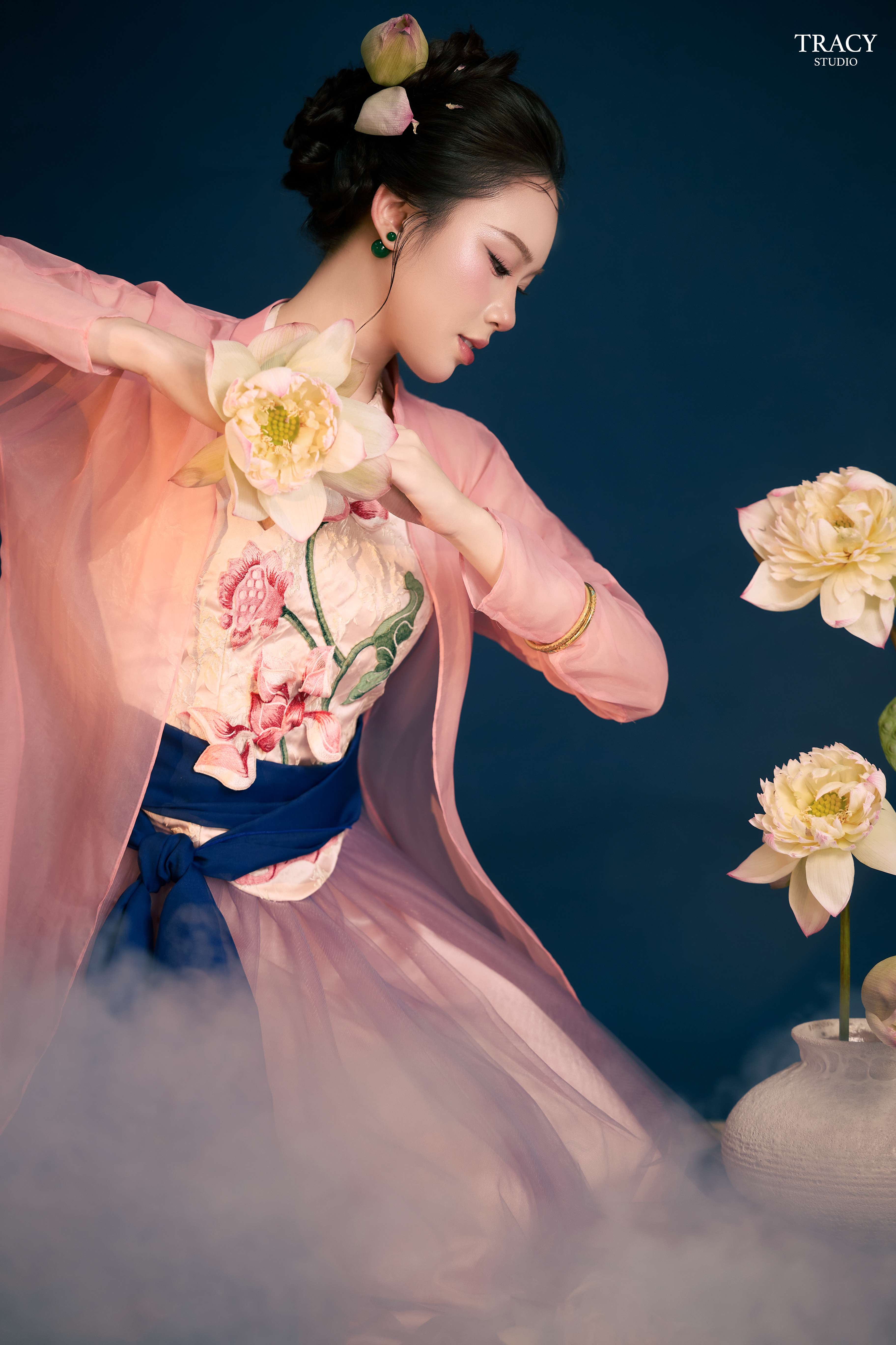 tracy studio chụp concept sen vân nguyễn
